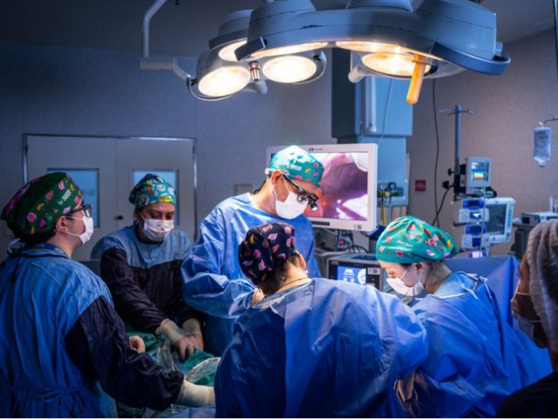 Somos el único centro del país en realizar trasplantes hepáticos con donante vivo por vía laparoscópica